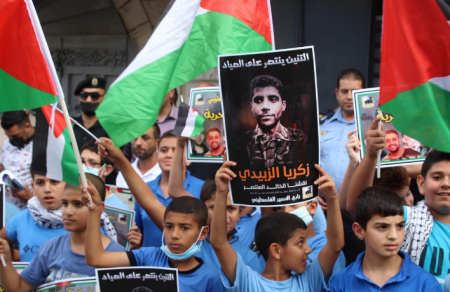 مسيرة حاشدة دعماً للأسرى في طولكرم